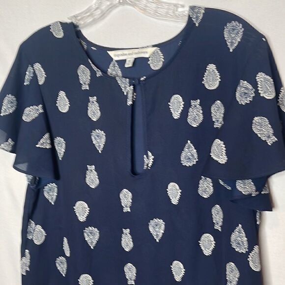 Cupcake And Cashmere Short Sleeve Blouse. Size Medium. - Picture 2 of 7